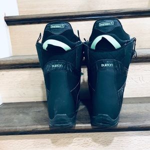 Almost NEW Women’s Snowboarding boots